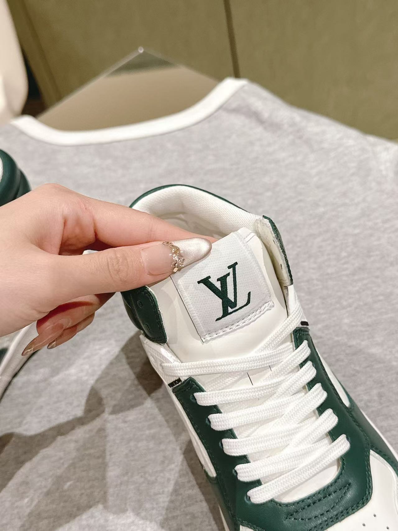 LV高品質ハイトップスニーカー【50％割引+送料無料】