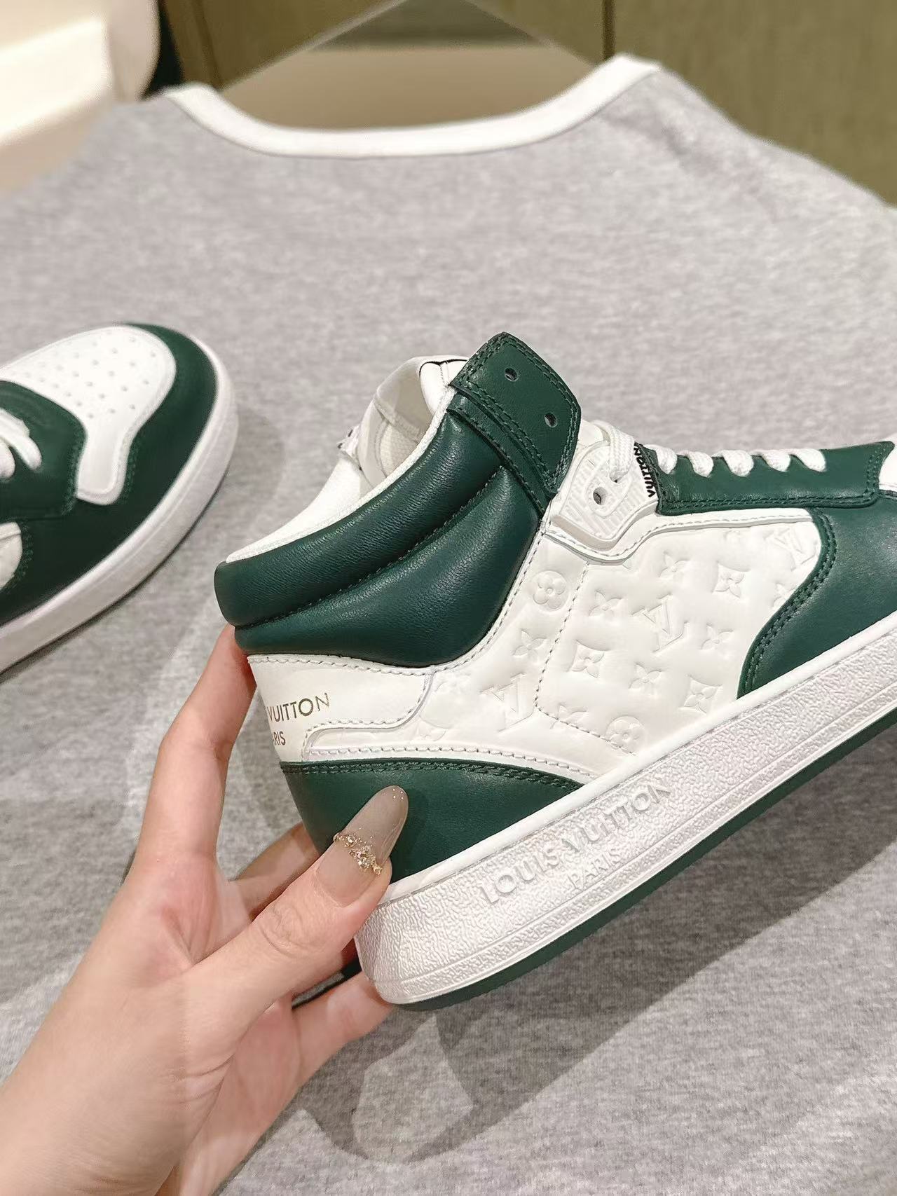 LV高品質ハイトップスニーカー【50％割引+送料無料】
