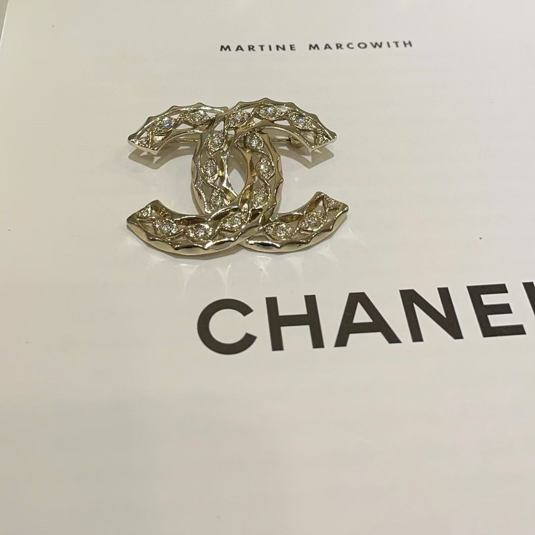 CHANE1 中空ラインストーン ダブル C ブローチ【50％割引+送料無料】