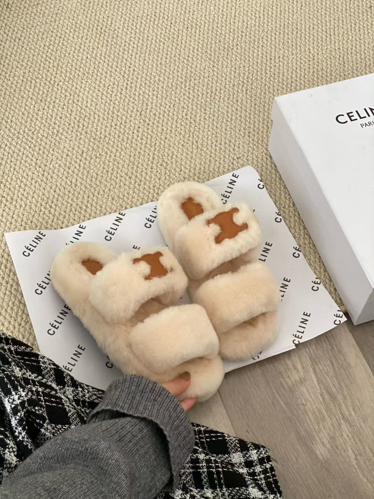 CEL1NE 高品質凱旋門毛皮スリッパ【50％割引+送料無料】