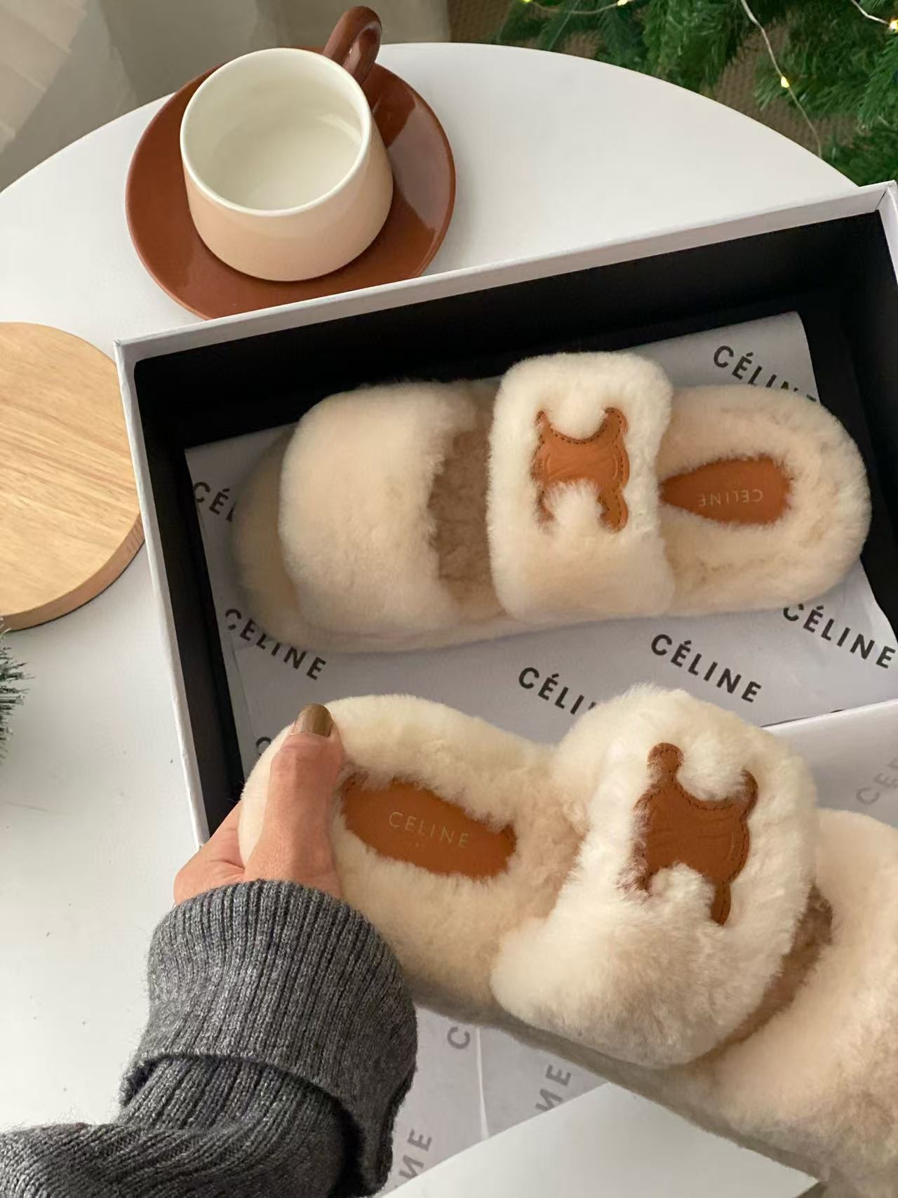 CEL1NE 高品質凱旋門毛皮スリッパ【50％割引+送料無料】
