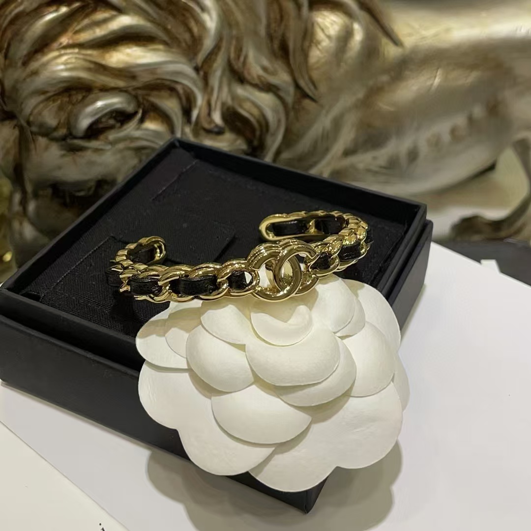 CHANE124K ダブルC オープンブレスレット【50％割引+送料無料】