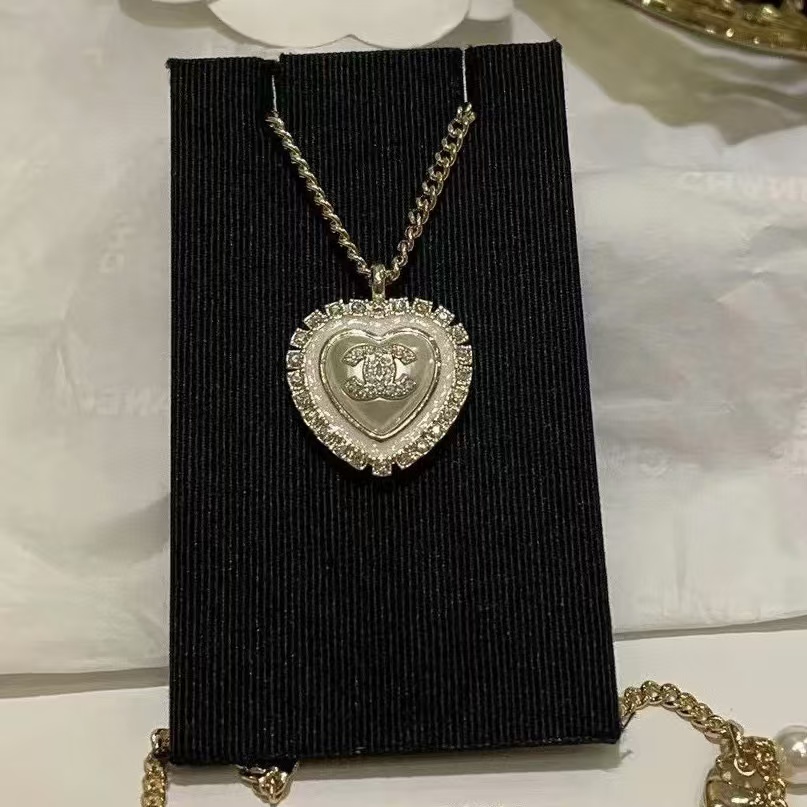 CHANE1 ピーチハート ダブルC エナメルネックレス【50％割引+送料無料】