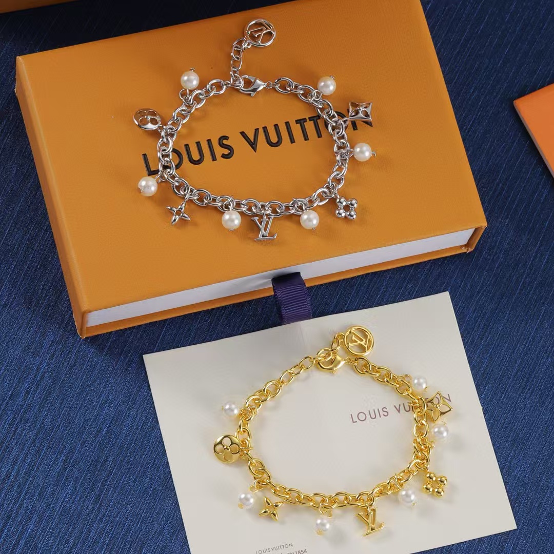 LV 四つ葉のクローバー パール ブレスレット【50％割引+送料無料】