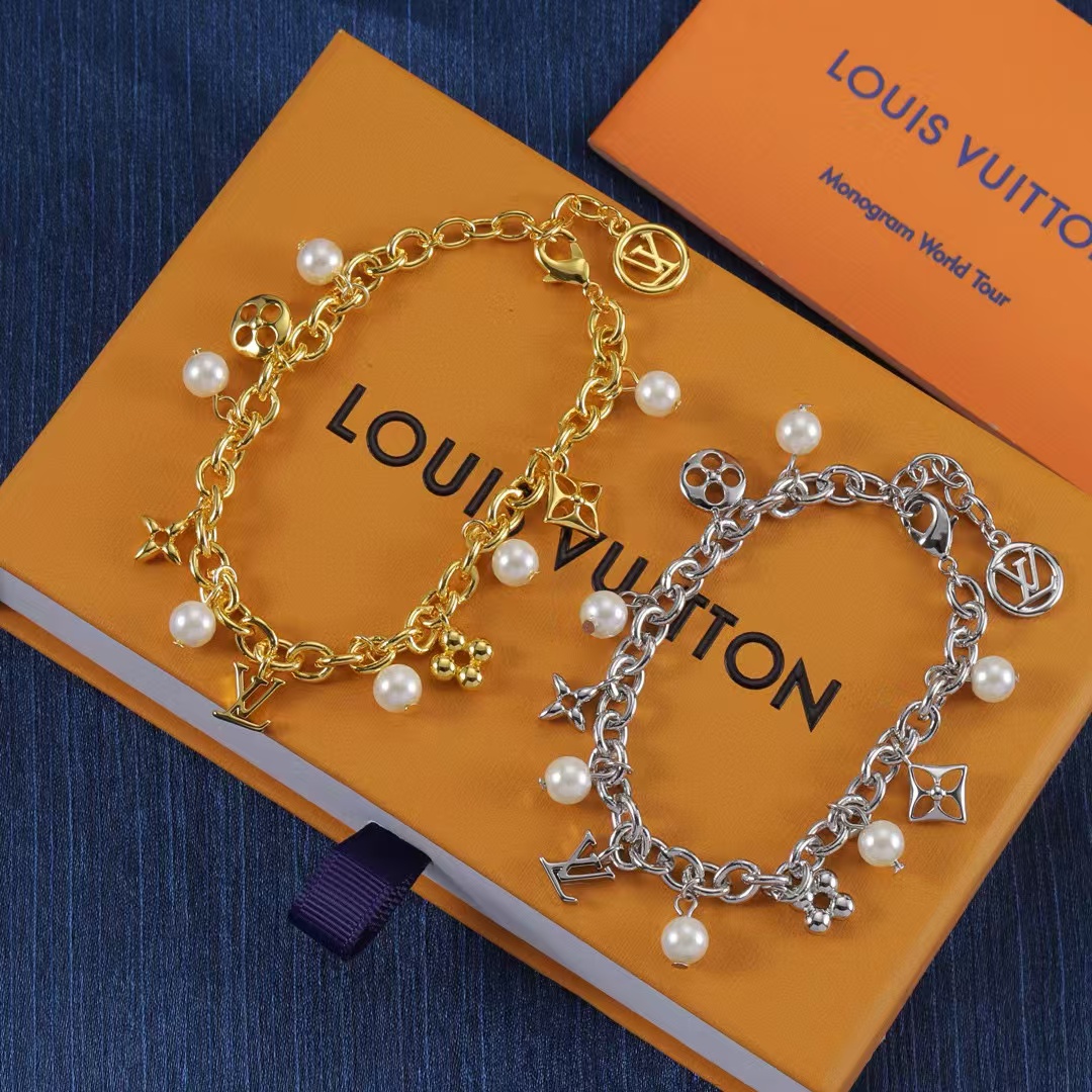 LV 四つ葉のクローバー パール ブレスレット【50％割引+送料無料】