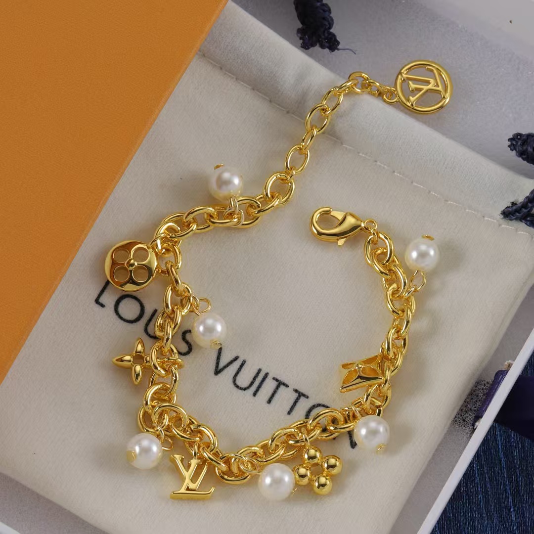 LV 四つ葉のクローバー パール ブレスレット【50％割引+送料無料】