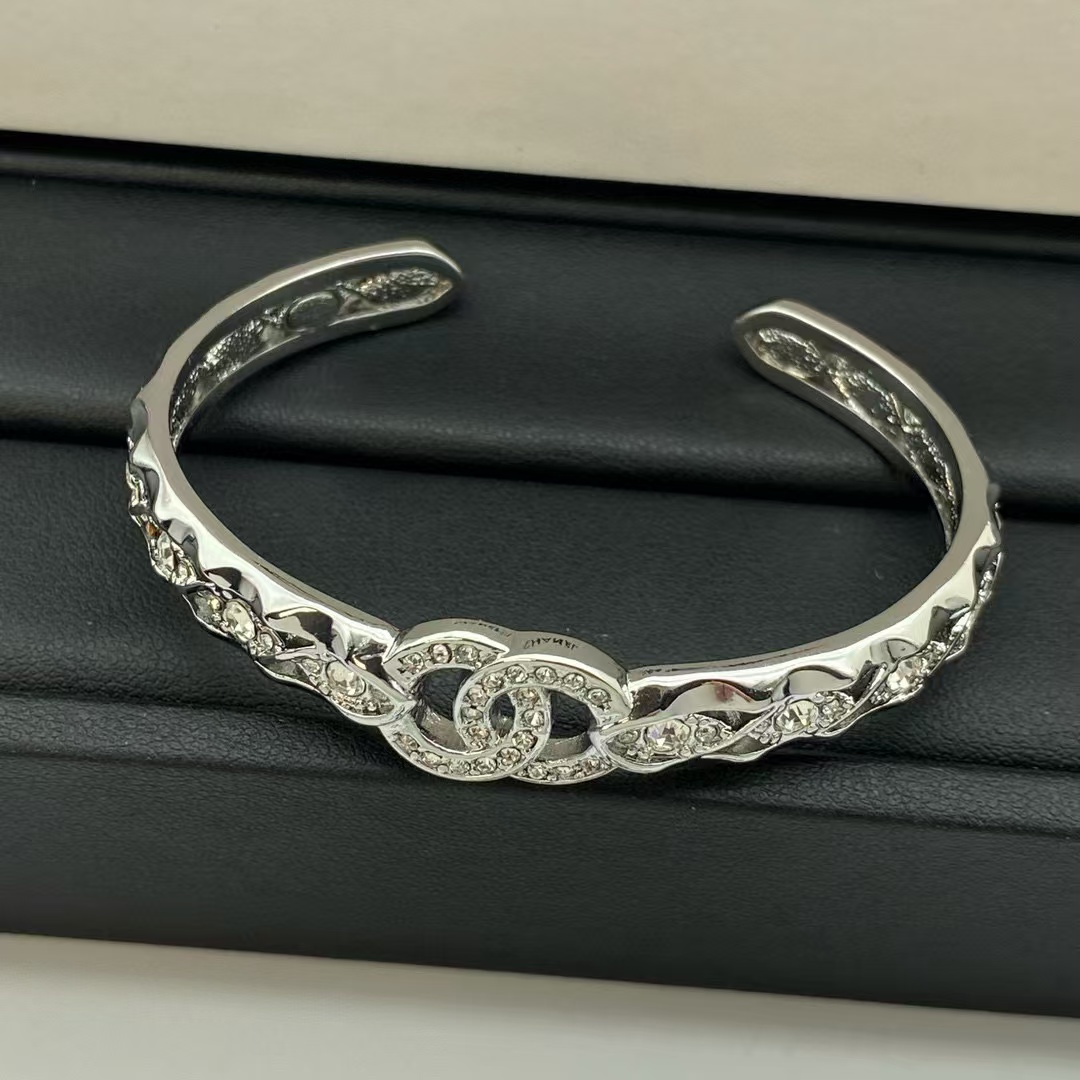 CHANE1 ダイヤモンド ダブル C ロゴ ブレスレット【50％割引+送料無料】