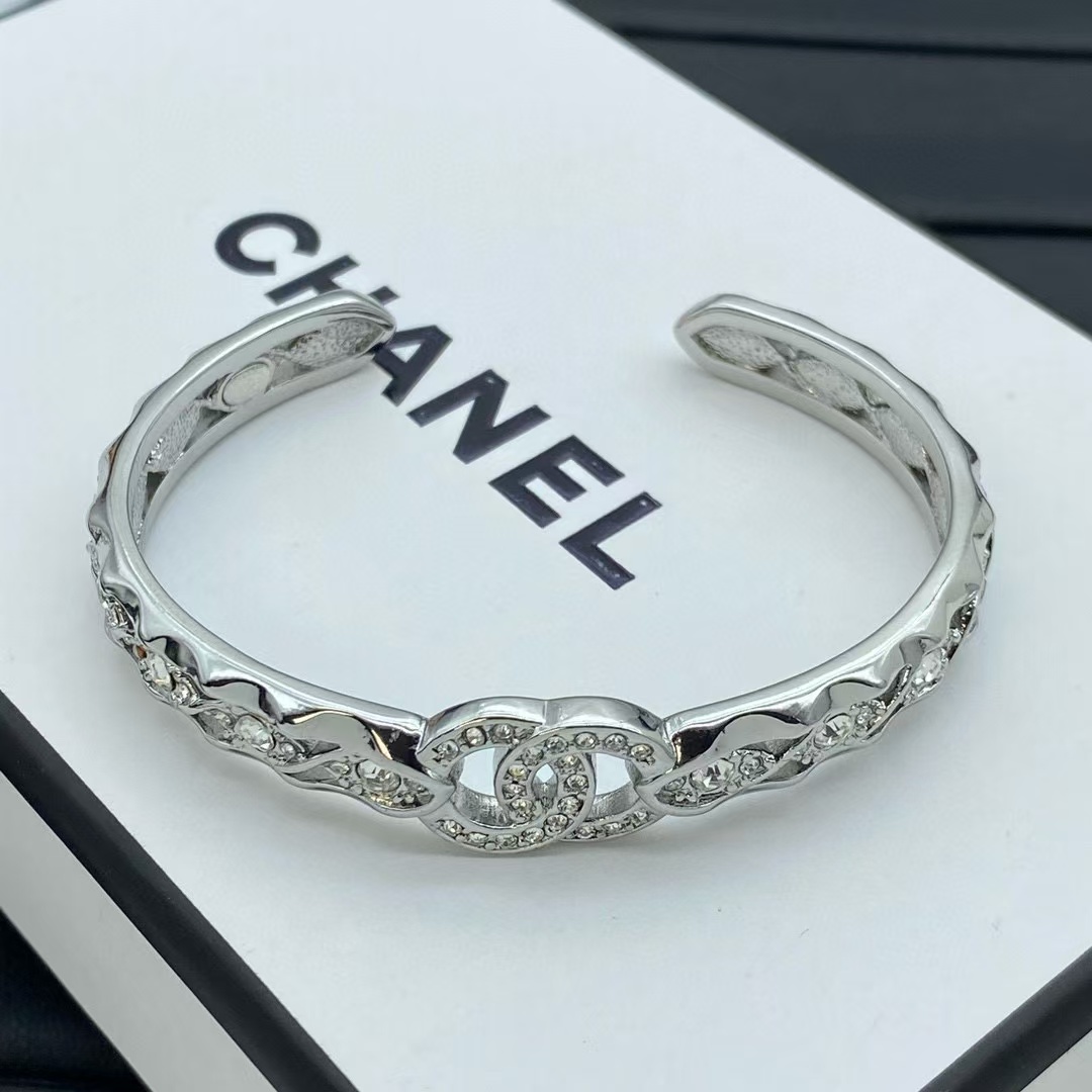 CHANE1 ダイヤモンド ダブル C ロゴ ブレスレット【50％割引+送料無料】