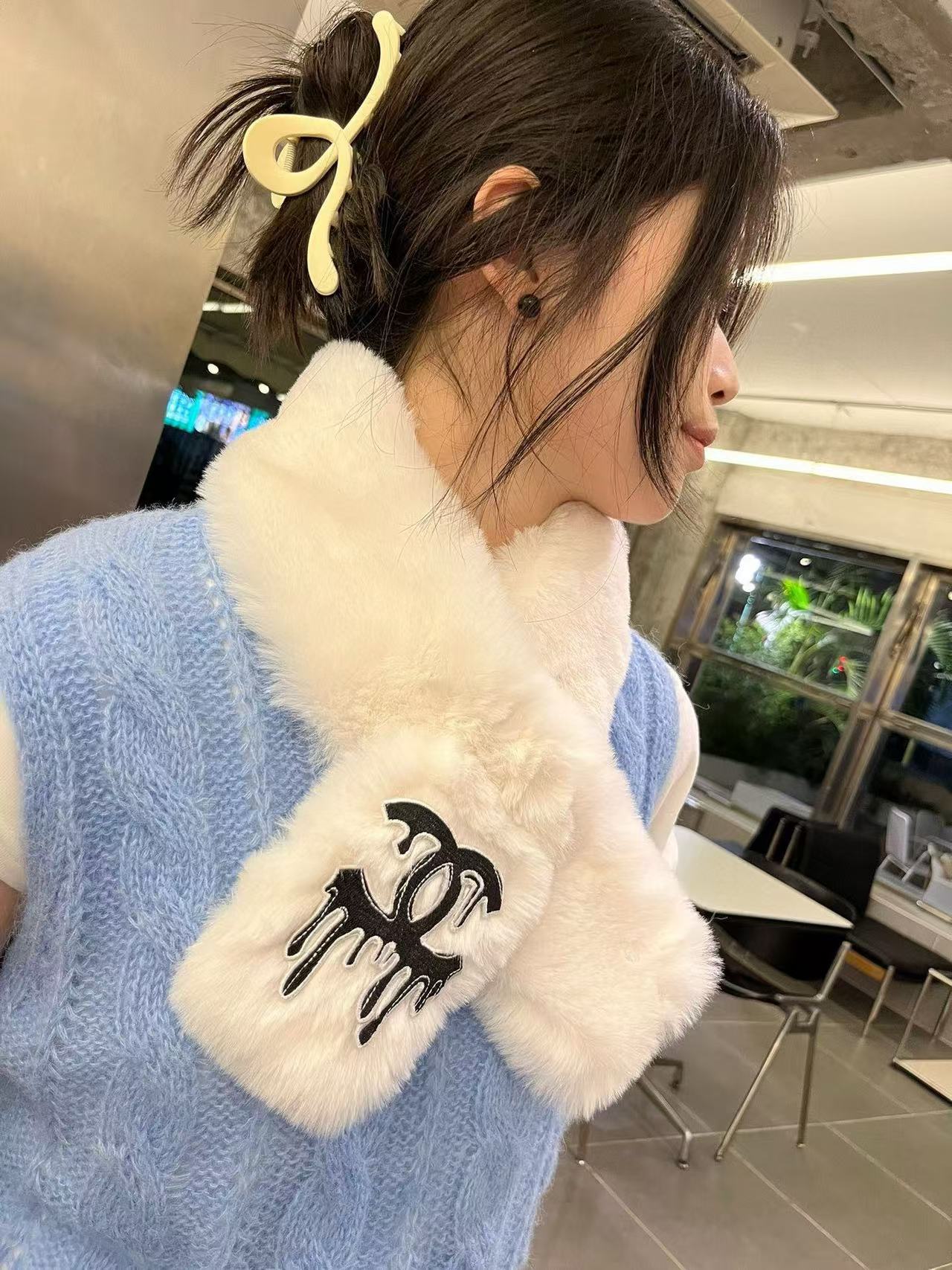 CHANE1 ダブル C ラージ ロゴ ファーリー スカーフ【50％割引+送料無料】