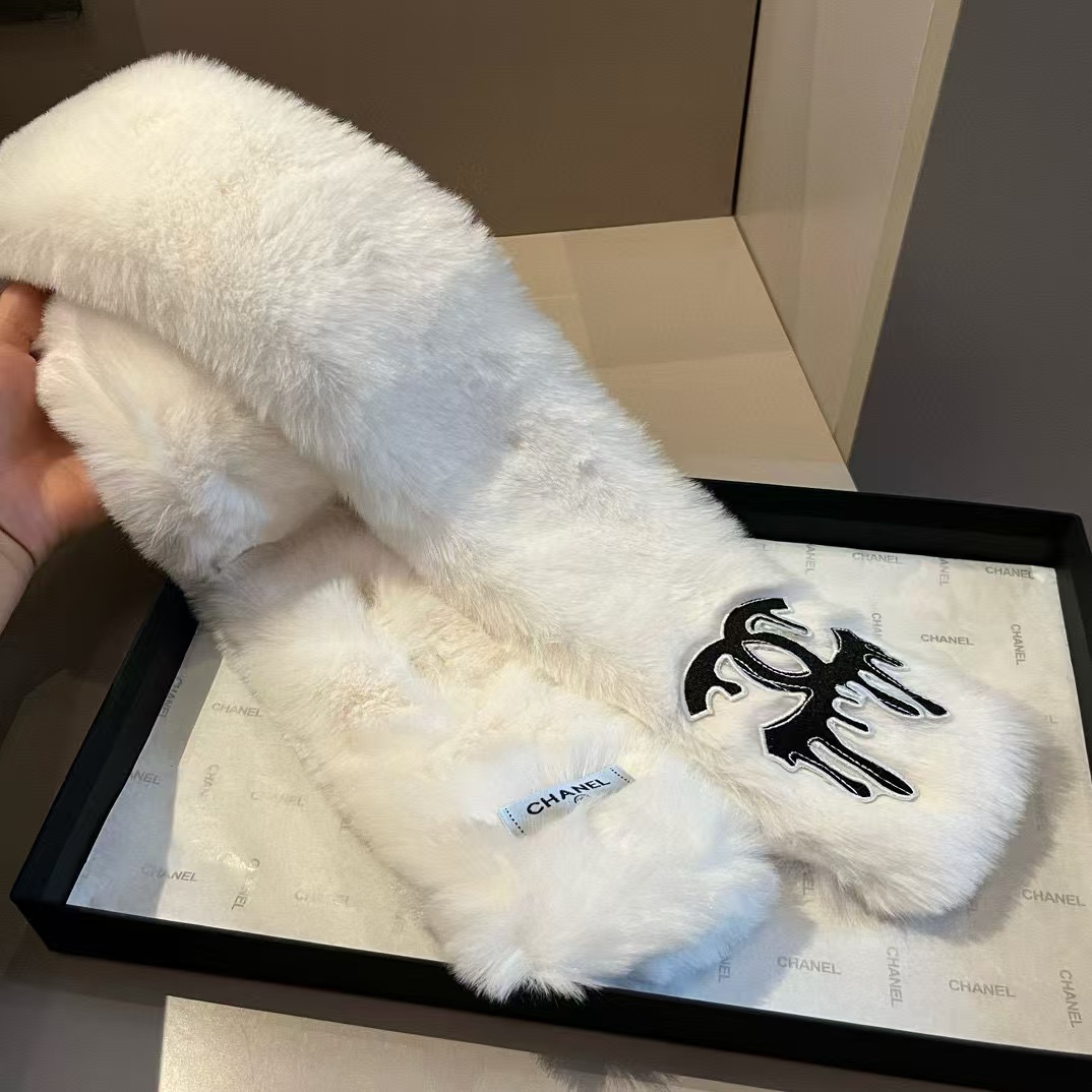 CHANE1 ダブル C ラージ ロゴ ファーリー スカーフ【50％割引+送料無料】