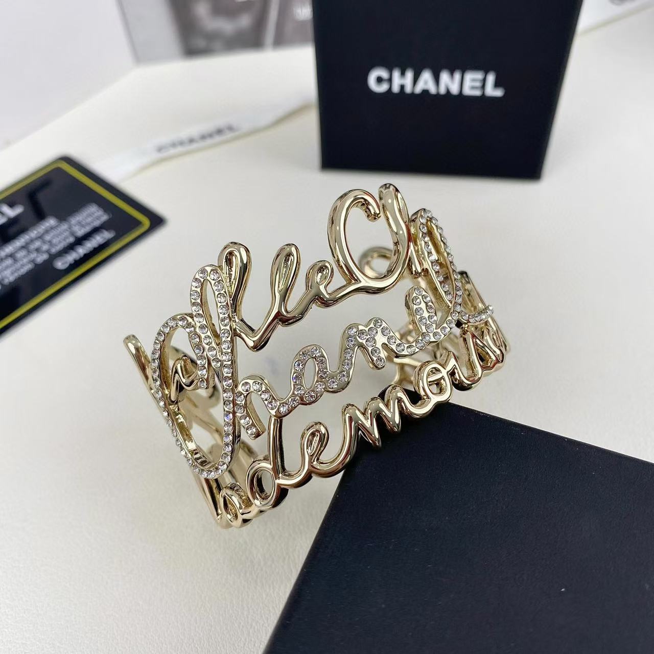 CHANE1 レター ダイヤモンド オープン ブレスレット【50％割引+送料無料】