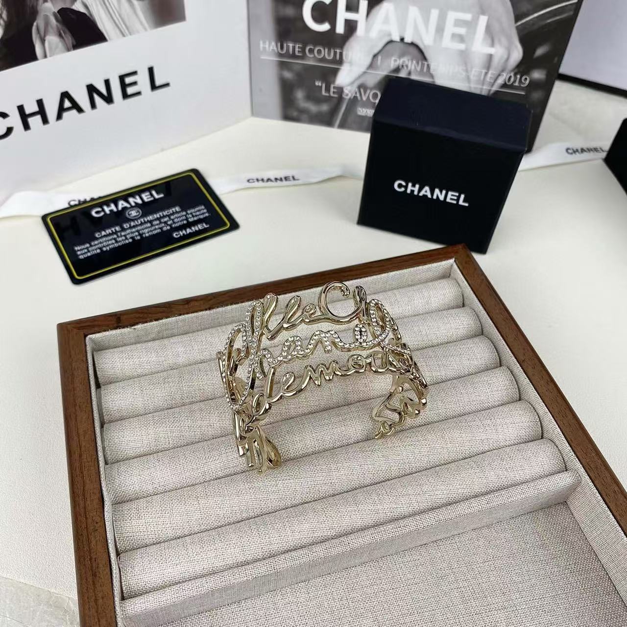 CHANE1 レター ダイヤモンド オープン ブレスレット【50％割引+送料無料】