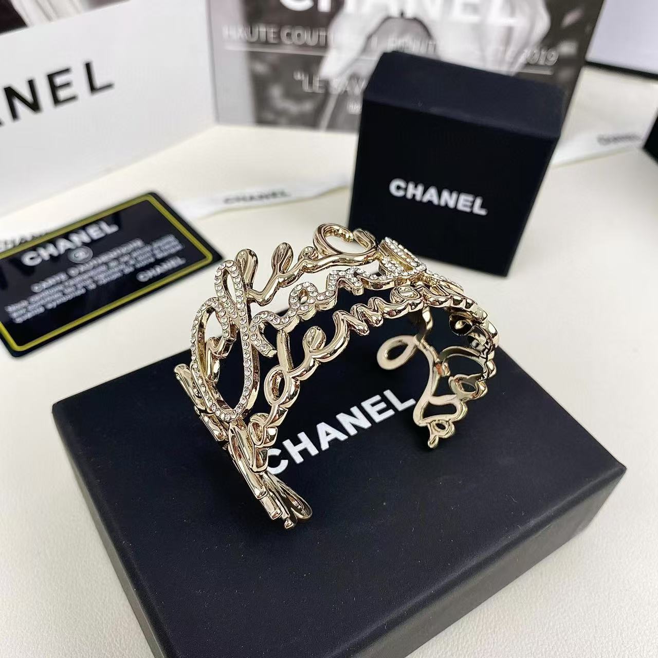 CHANE1 レター ダイヤモンド オープン ブレスレット【50％割引+送料無料】