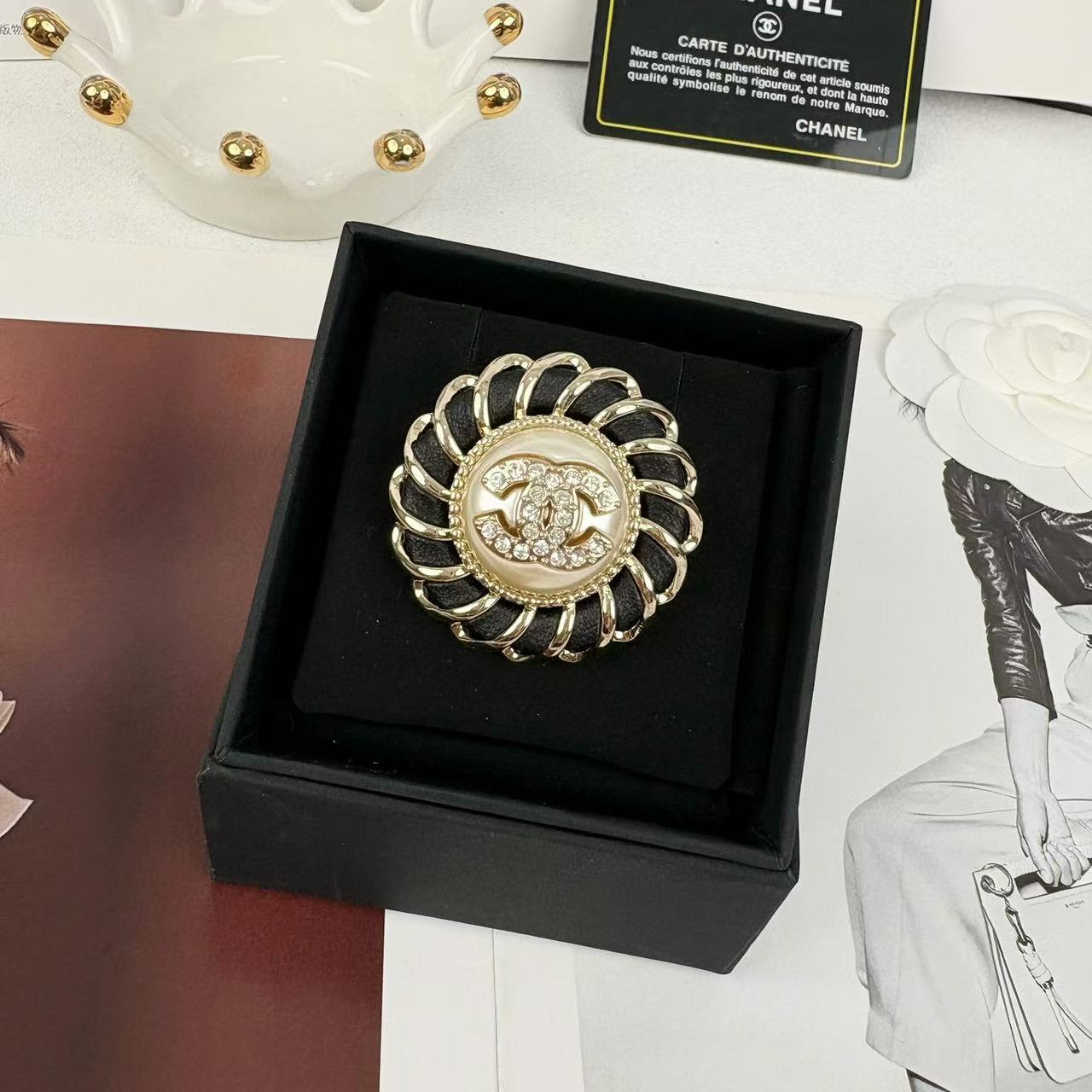 CHANE1ボタン ラウンドパールブローチ【50％割引+送料無料】