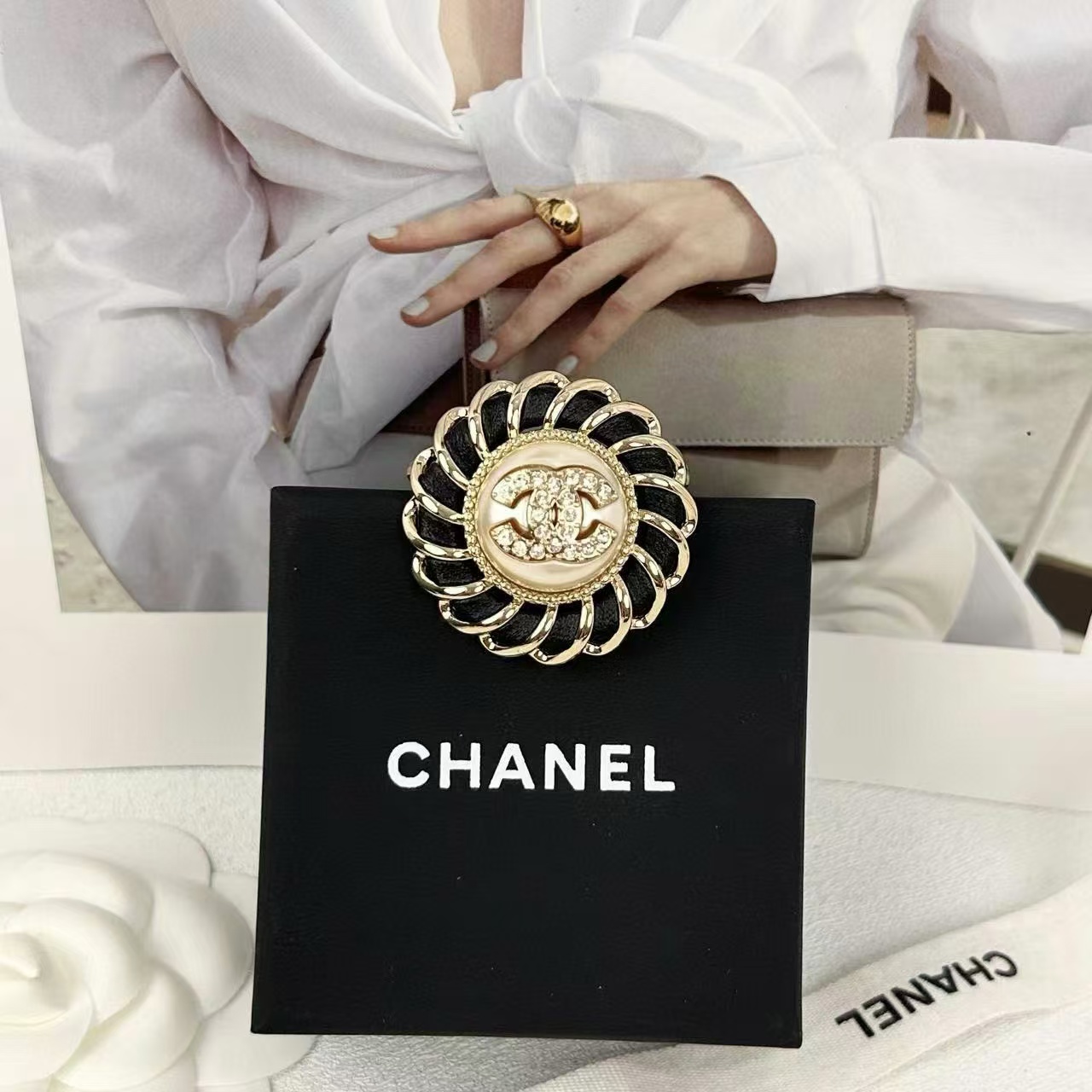 CHANE1ボタン ラウンドパールブローチ【50％割引+送料無料】