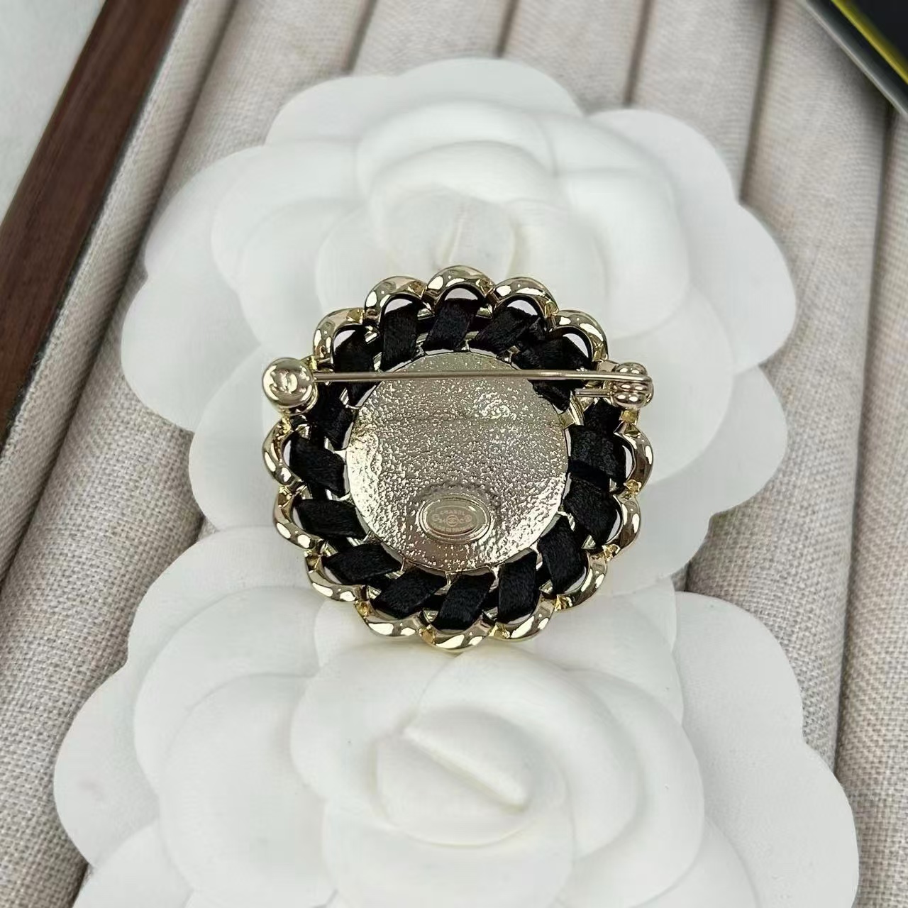 CHANE1ボタン ラウンドパールブローチ【50％割引+送料無料】