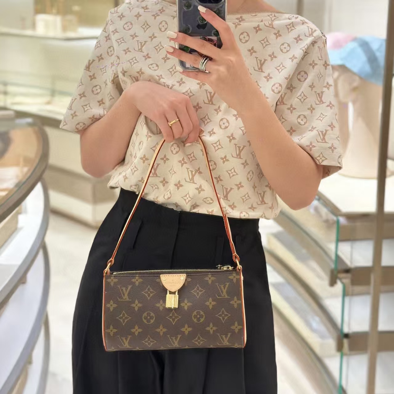LV老眼キー脇下バッグ【50％割引+送料無料】
