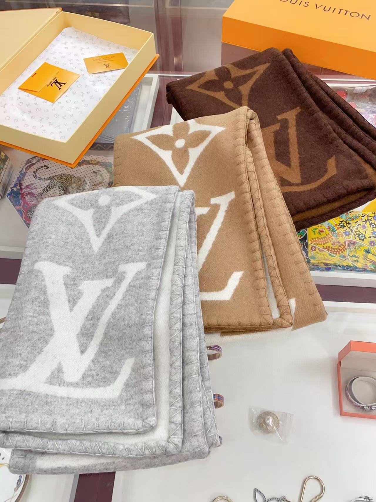 LV 四つ葉のクローバー ウールスカーフ【50％割引+送料無料】