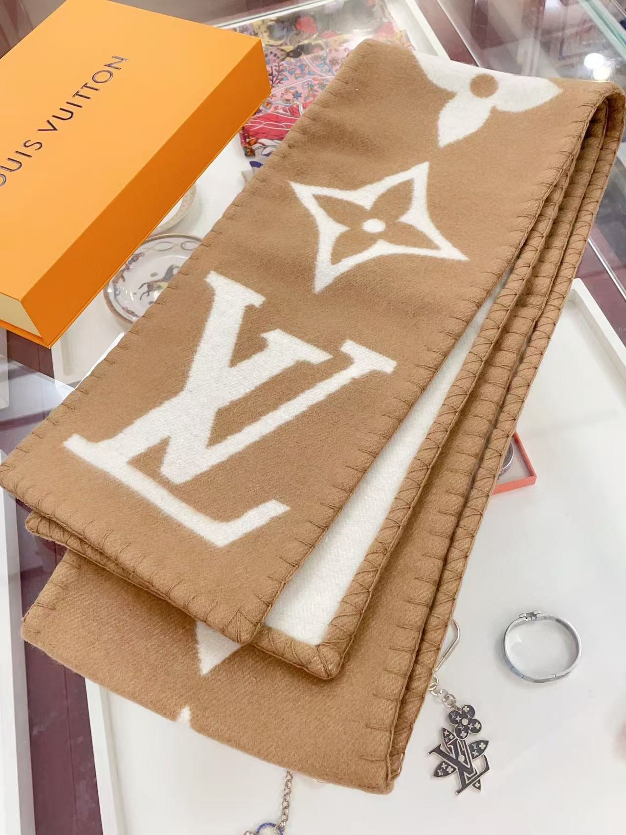 LV 四つ葉のクローバー ウールスカーフ【50％割引+送料無料】