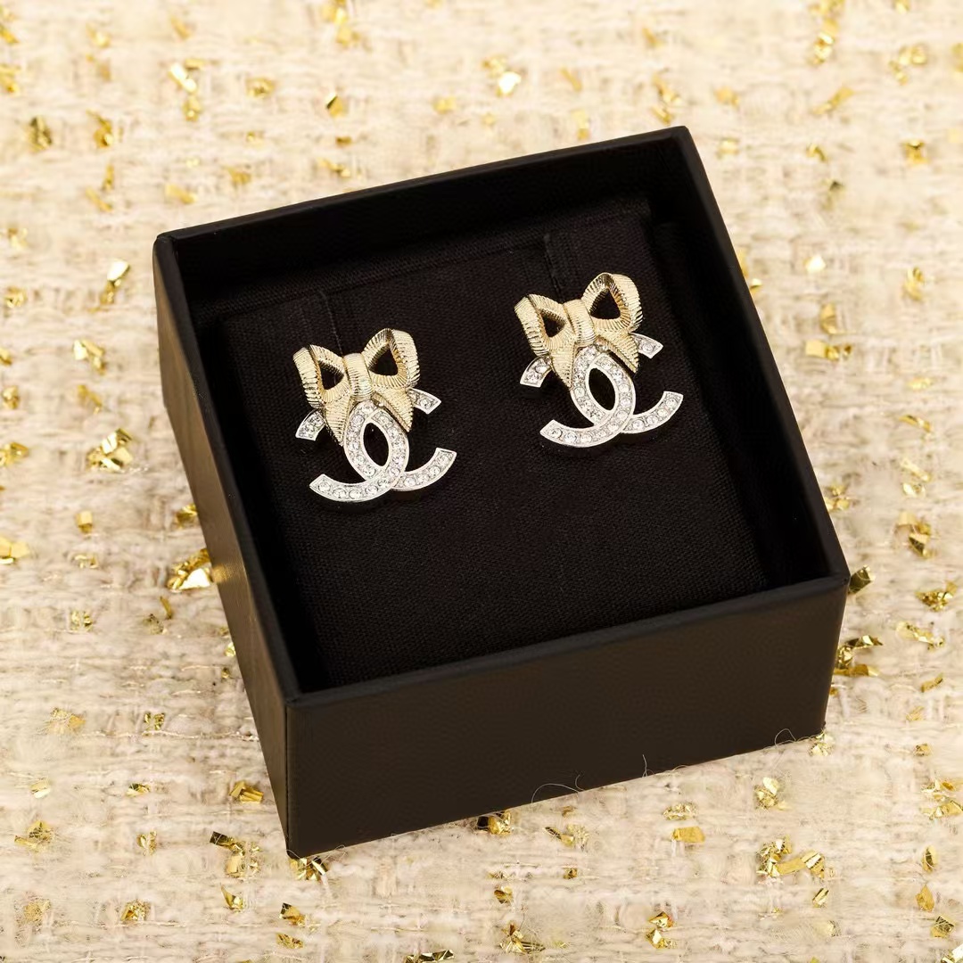 CHANE1 ライトゴールド ボウ ダブル C スタッド イヤリング【50％割引+送料無料】