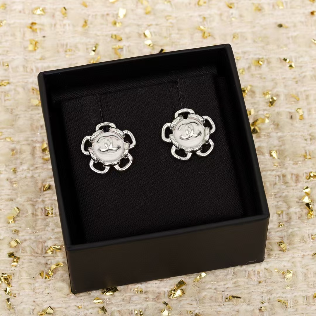CHANE1 ホワイト カメリア スタッド ピアス【50％割引+送料無料】