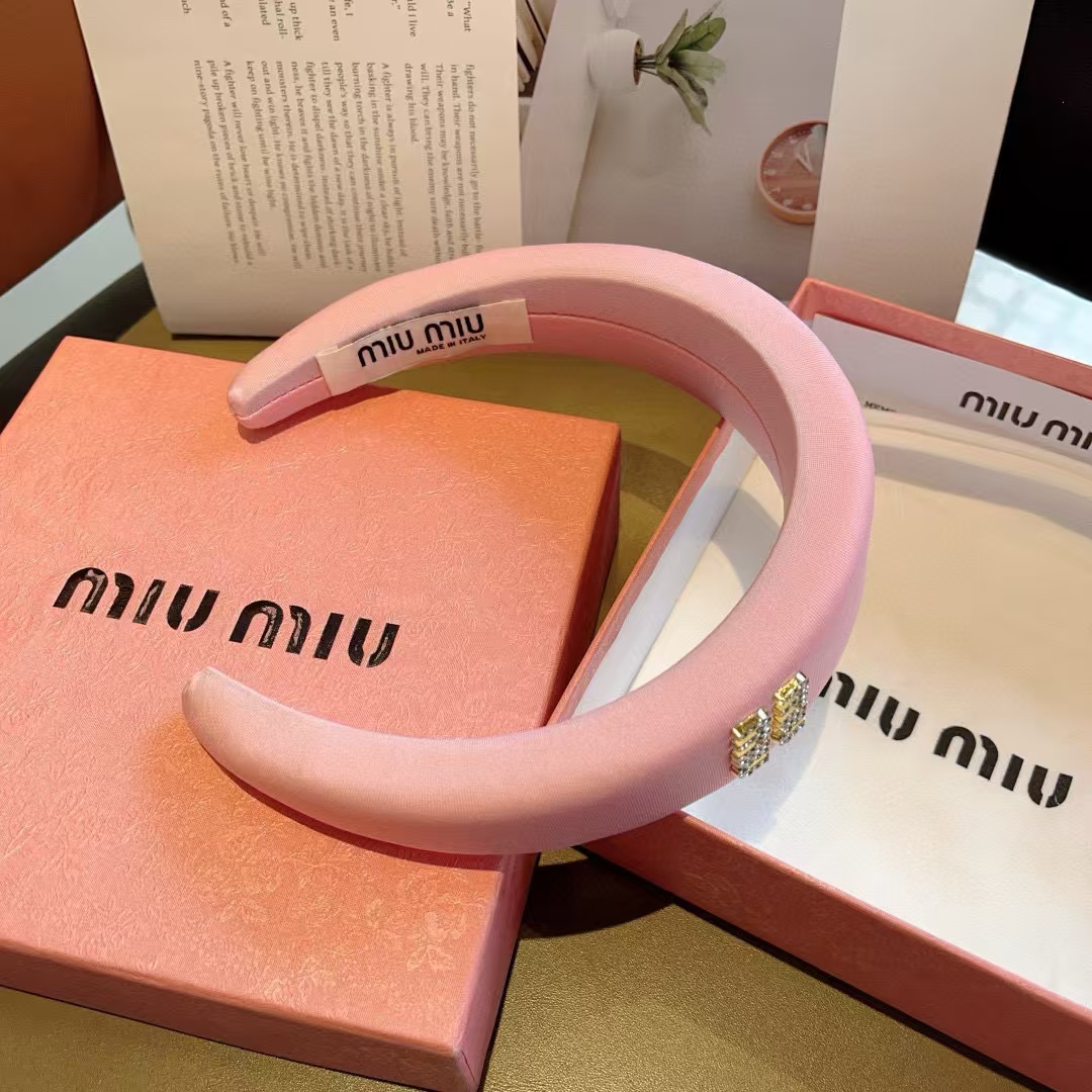 M1UM1U シンプルレターカチューシャ【50％割引+送料無料】