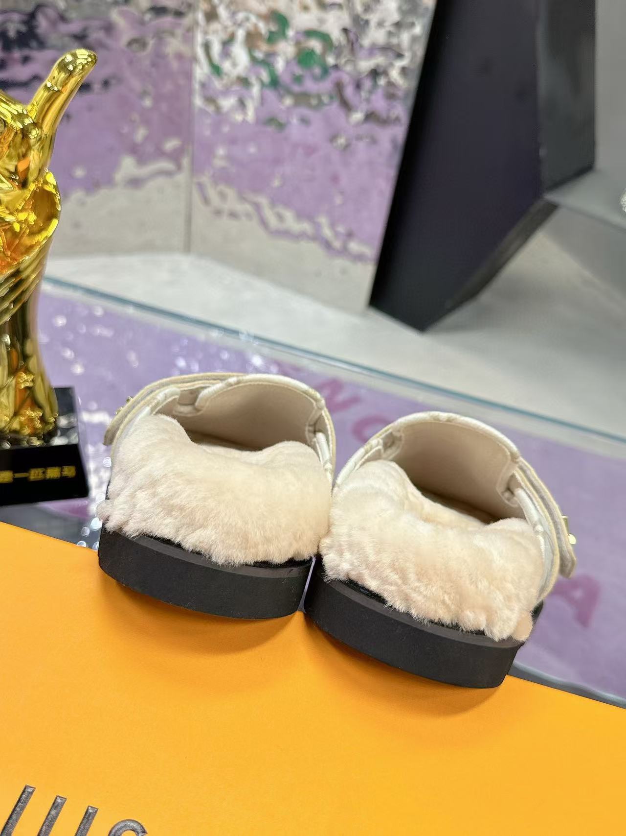 LV高品質老眼ウールスリッパ【50％割引+送料無料】