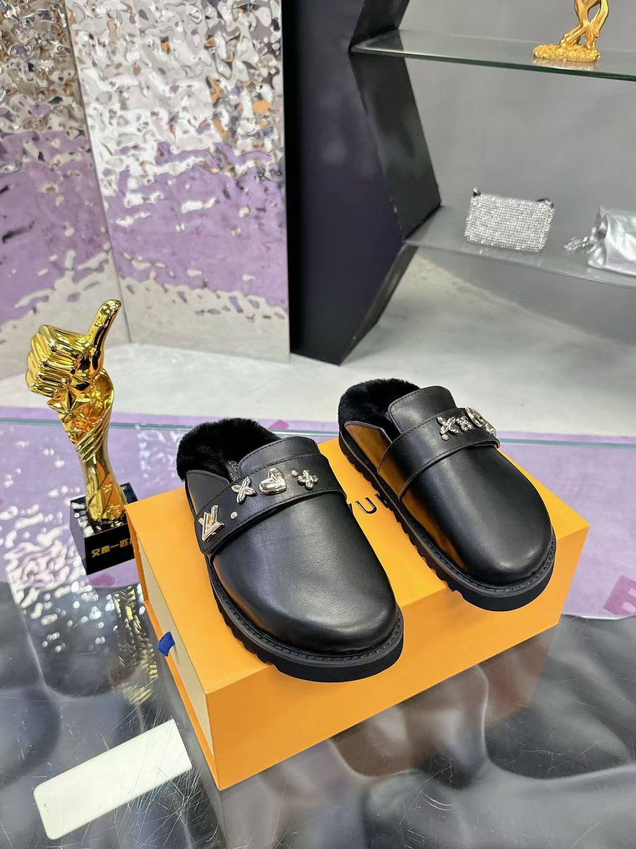 LV高品質ウールのスリッパ【50％割引+送料無料】