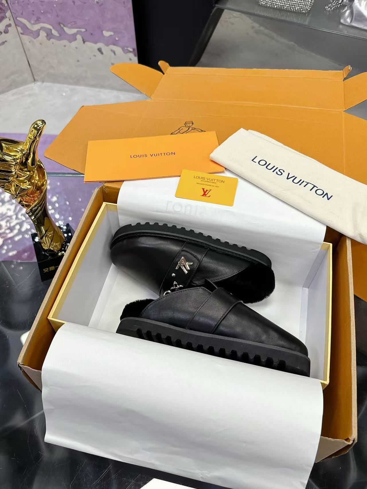 LV高品質ウールのスリッパ【50％割引+送料無料】