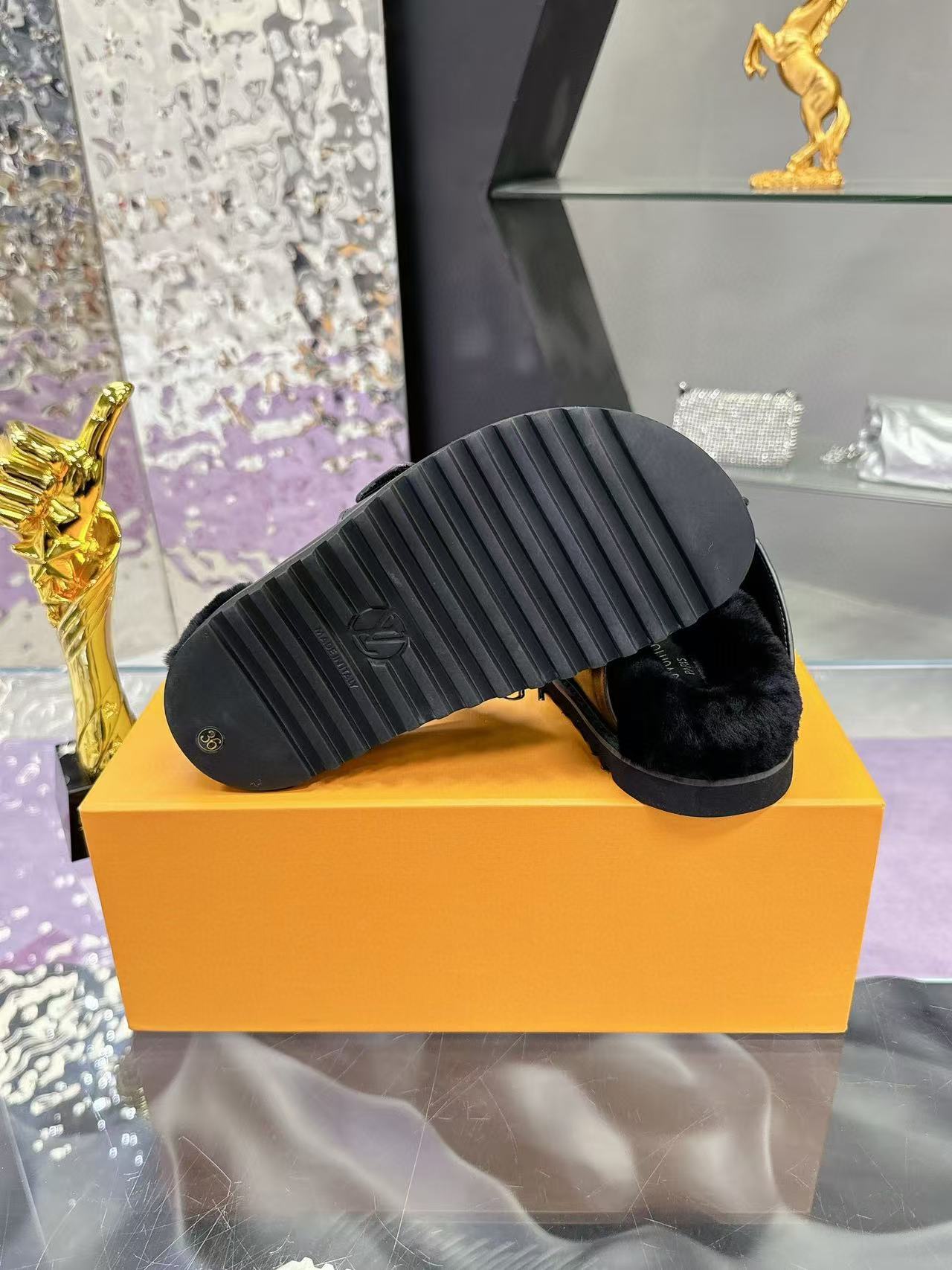 LV高品質ウールのスリッパ【50％割引+送料無料】