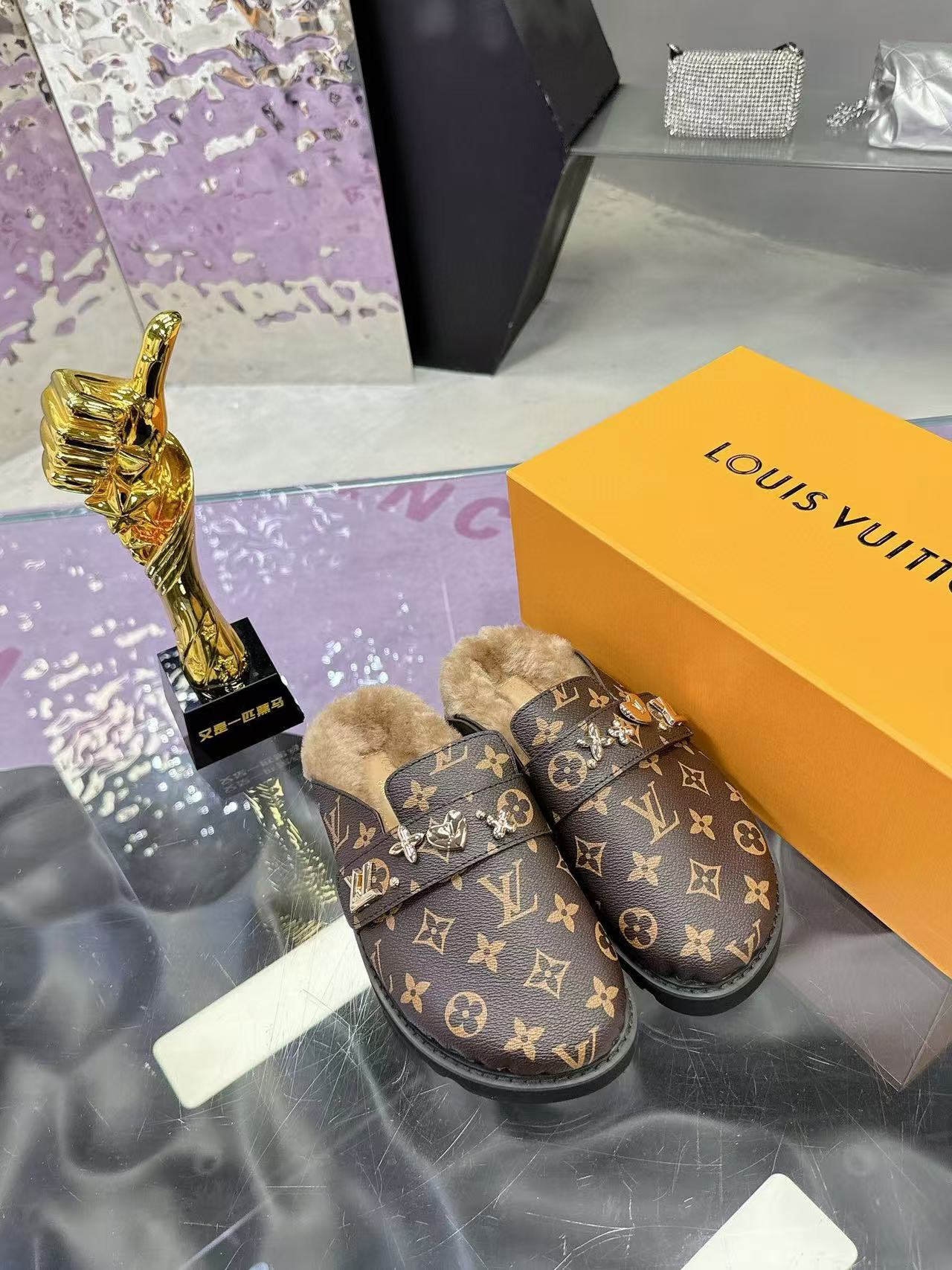 LV高品質ウールのスリッパ【50％割引+送料無料】