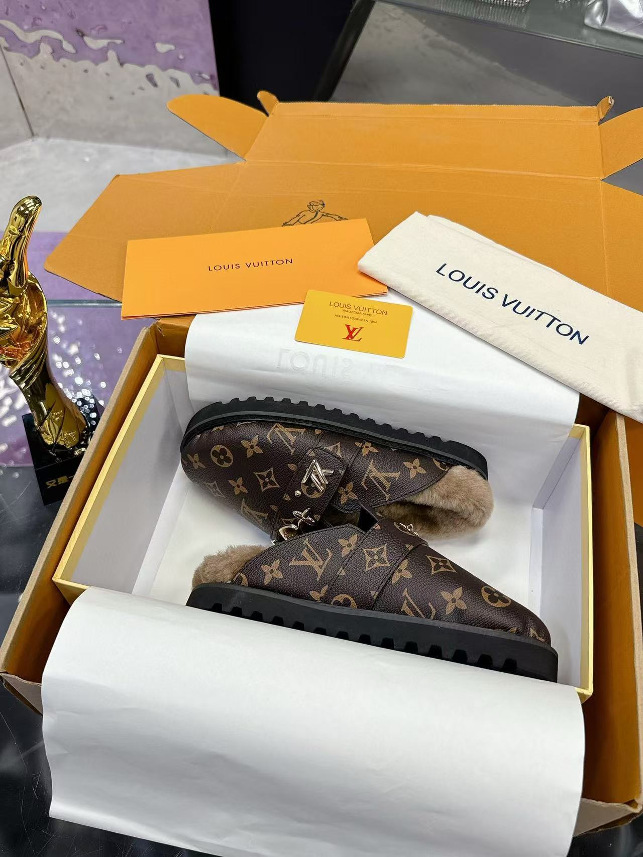 LV高品質ウールのスリッパ【50％割引+送料無料】