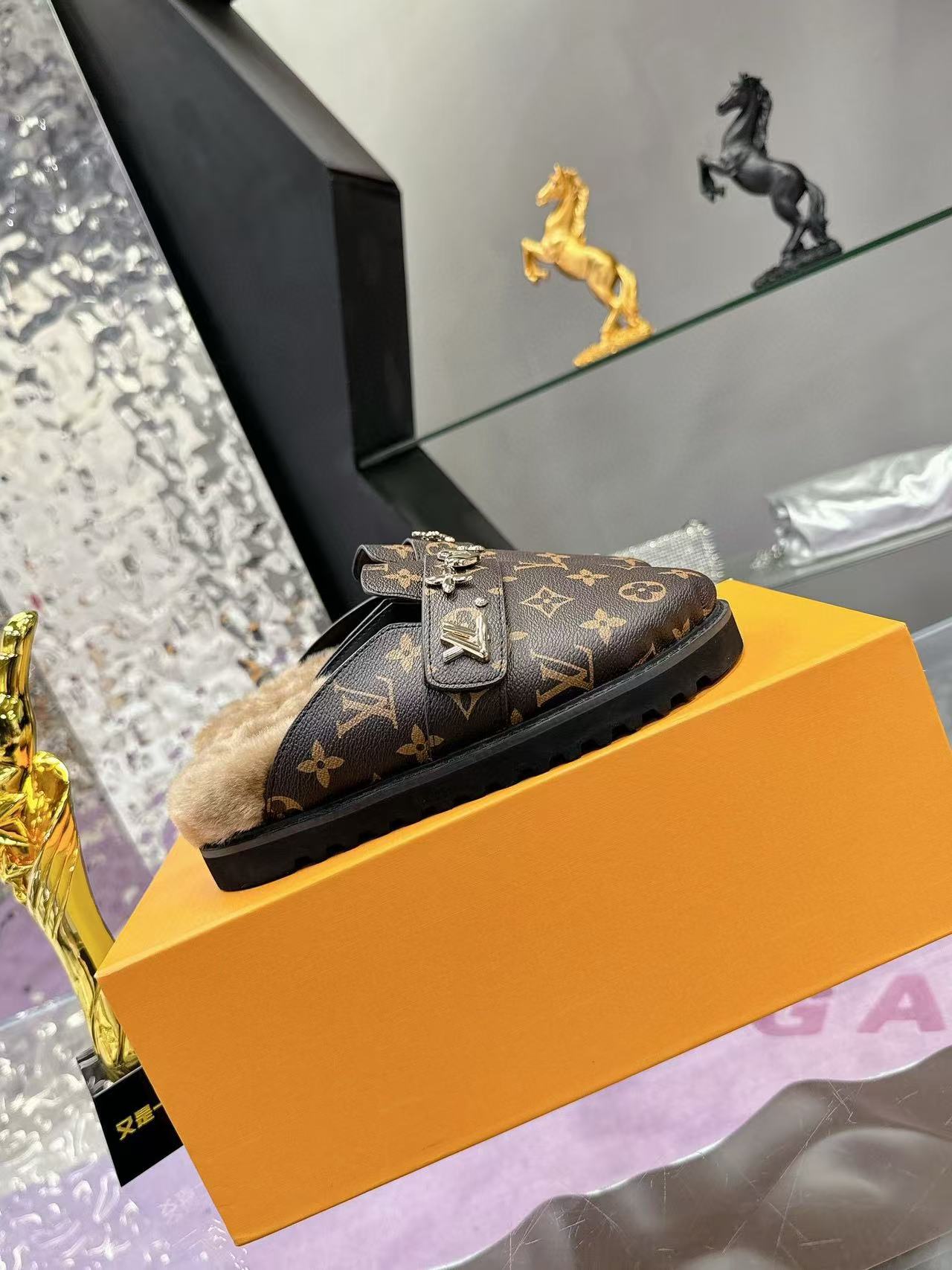 LV高品質ウールのスリッパ【50％割引+送料無料】