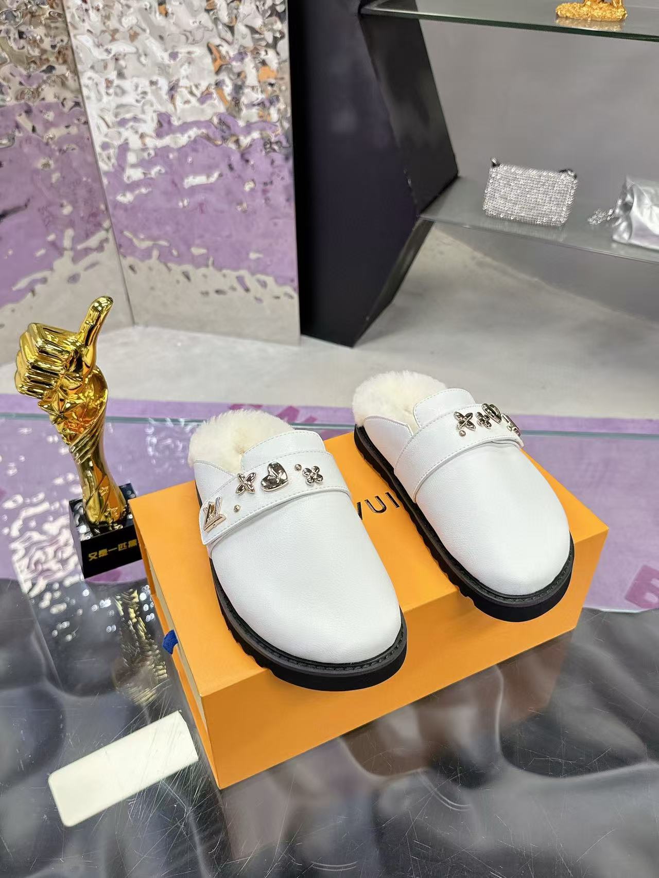 LV高品質ウールのスリッパ【50％割引+送料無料】