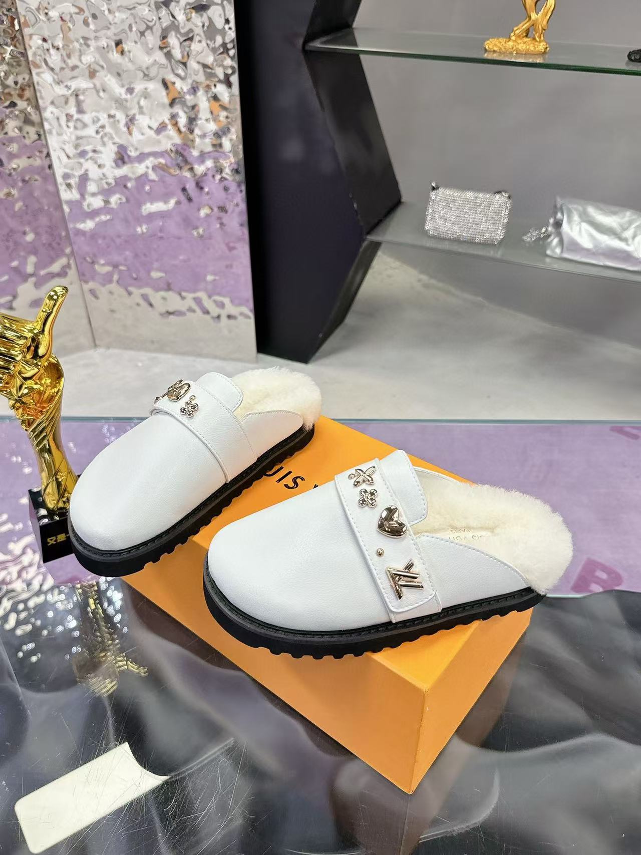 LV高品質ウールのスリッパ【50％割引+送料無料】