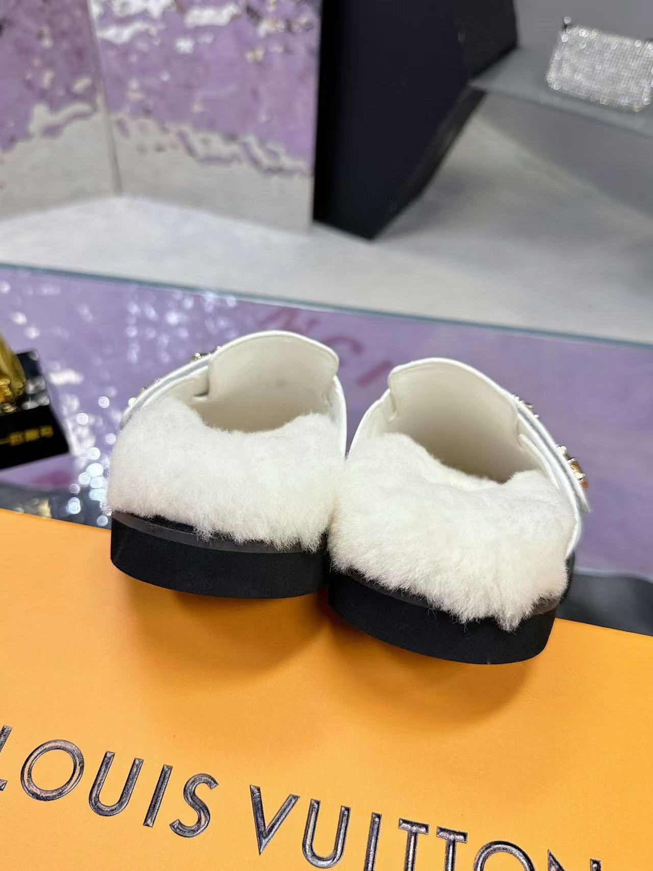 LV高品質ウールのスリッパ【50％割引+送料無料】