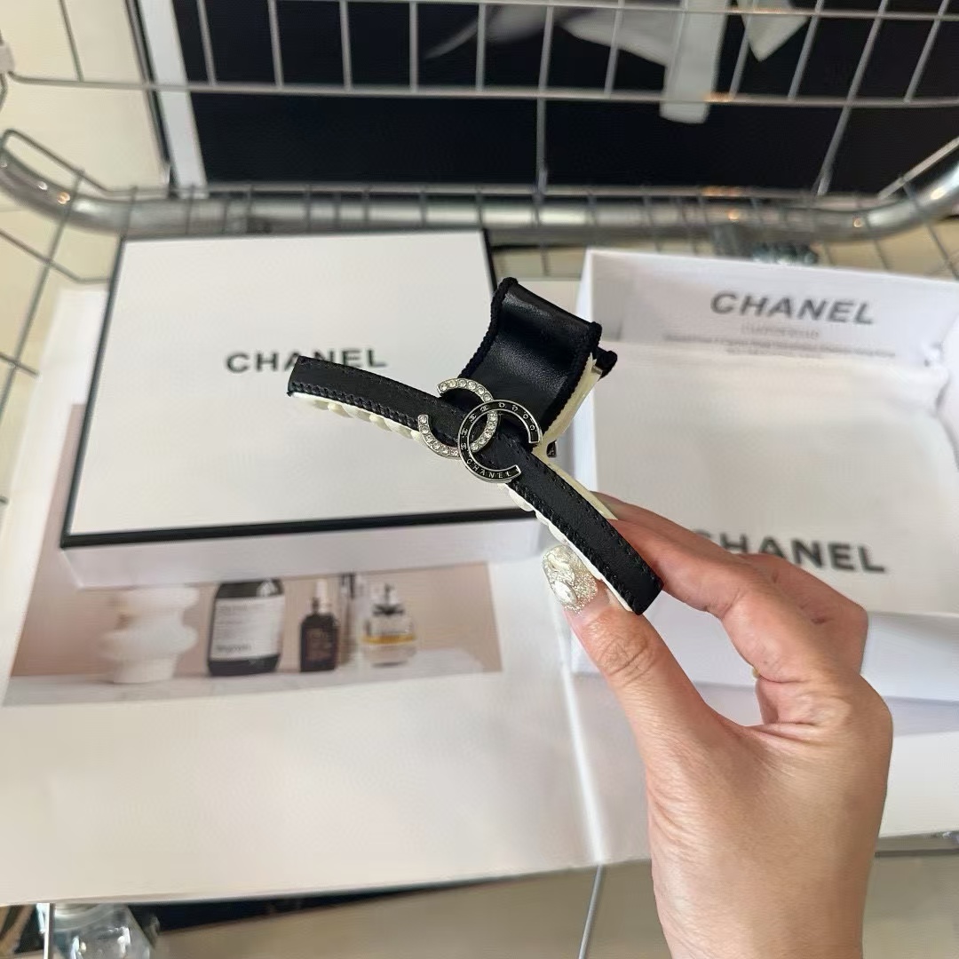 CHANE1 ダブルCロゴ ヘアクリップ【50％割引+送料無料】