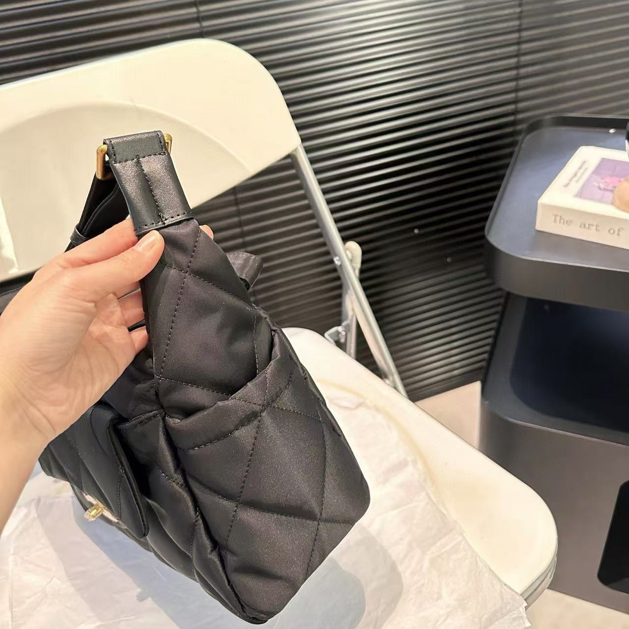 CHANE1 ナイロン ショルダー クロスボディバッグ【50％割引+送料無料】