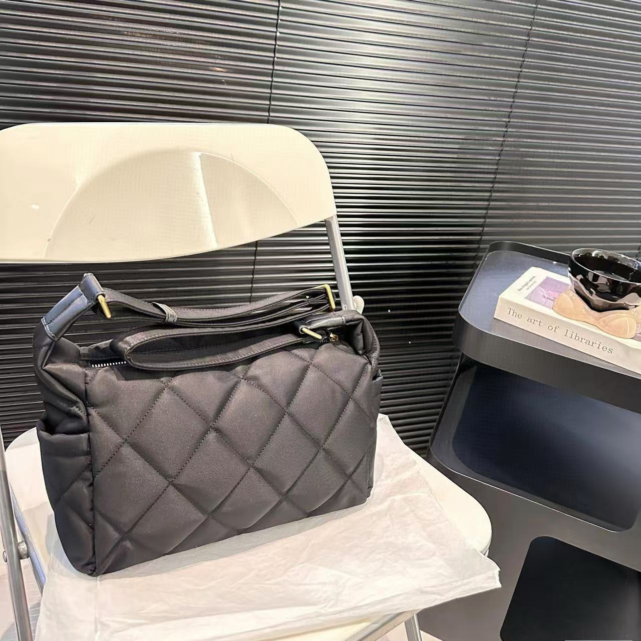 CHANE1 ナイロン ショルダー クロスボディバッグ【50％割引+送料無料】