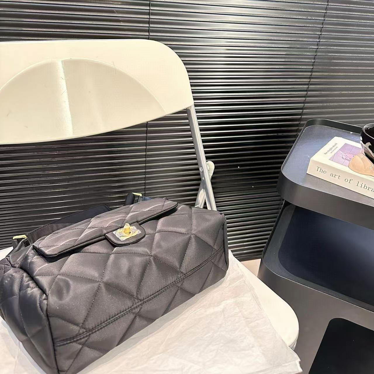 CHANE1 ナイロン ショルダー クロスボディバッグ【50％割引+送料無料】