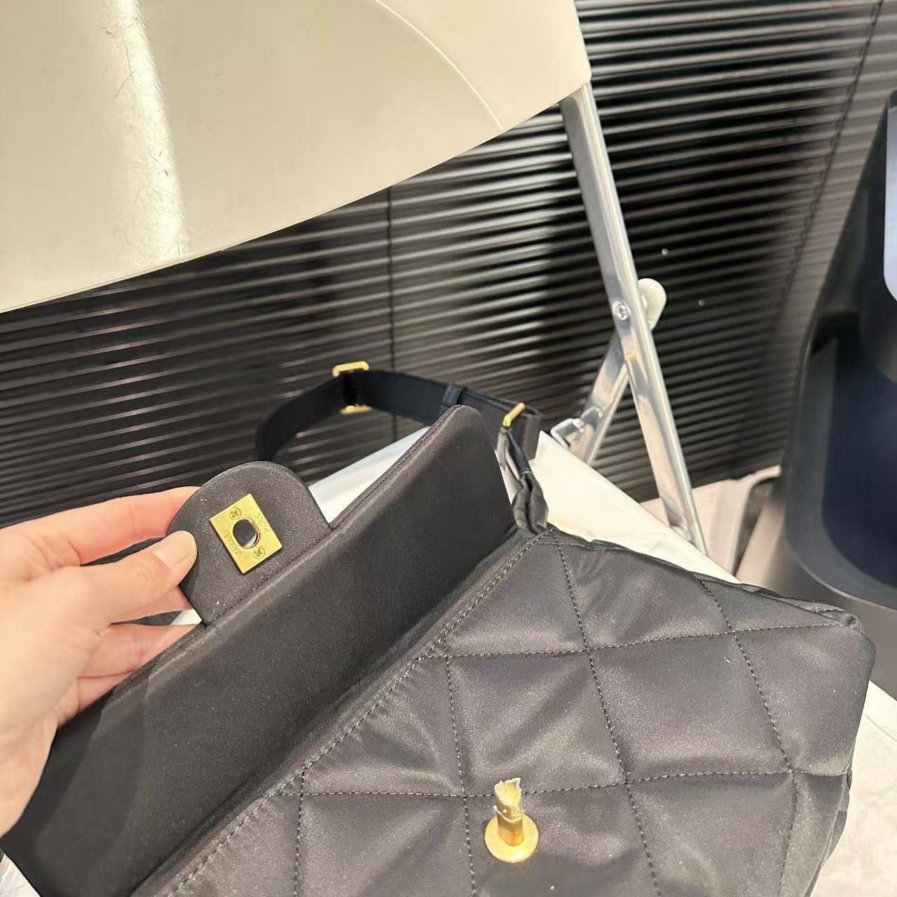 CHANE1 ナイロン ショルダー クロスボディバッグ【50％割引+送料無料】