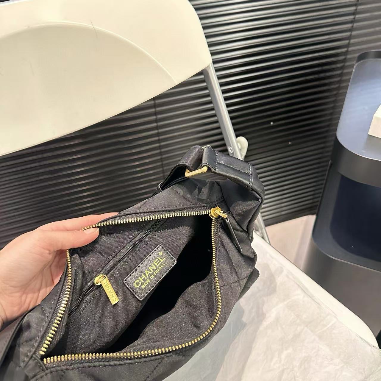 CHANE1 ナイロン ショルダー クロスボディバッグ【50％割引+送料無料】