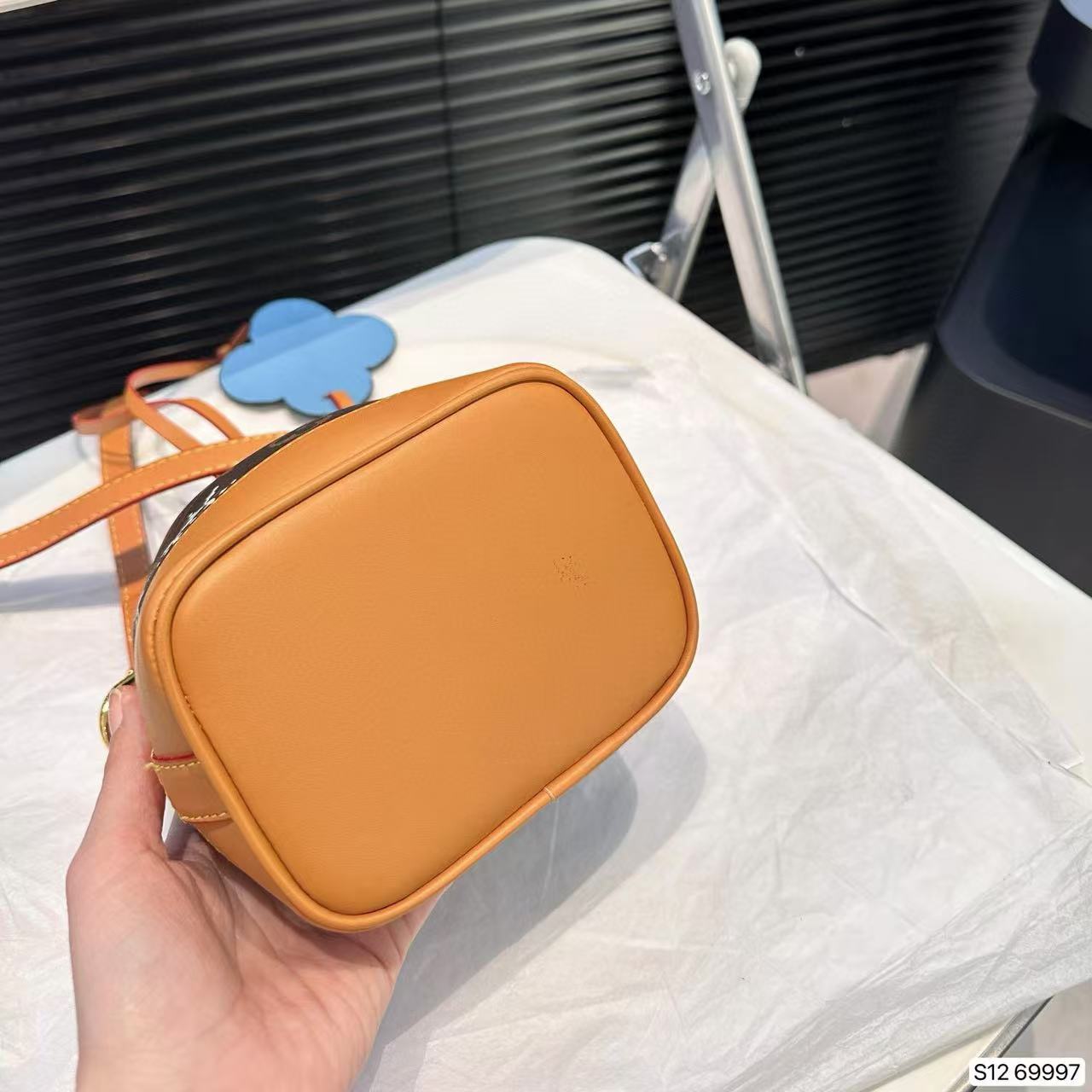 LV 老眼 スノーフレーク バケット バッグ【50％割引+送料無料】