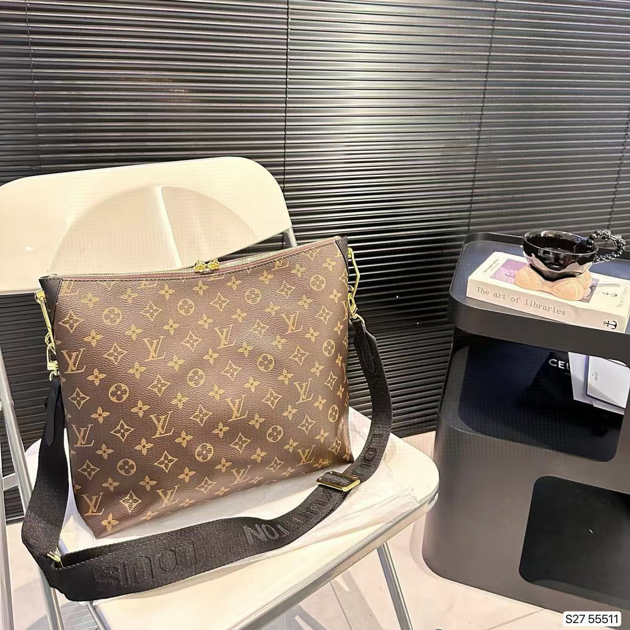 LV チェーン老眼ショルダークロスボディバッグ【50％割引+送料無料】