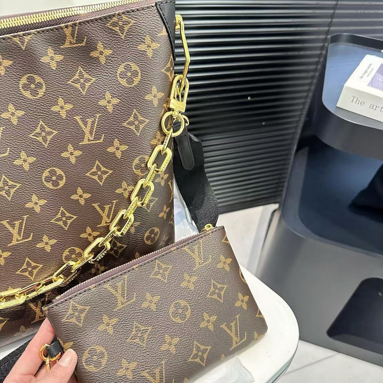 LV チェーン老眼ショルダークロスボディバッグ【50％割引+送料無料】