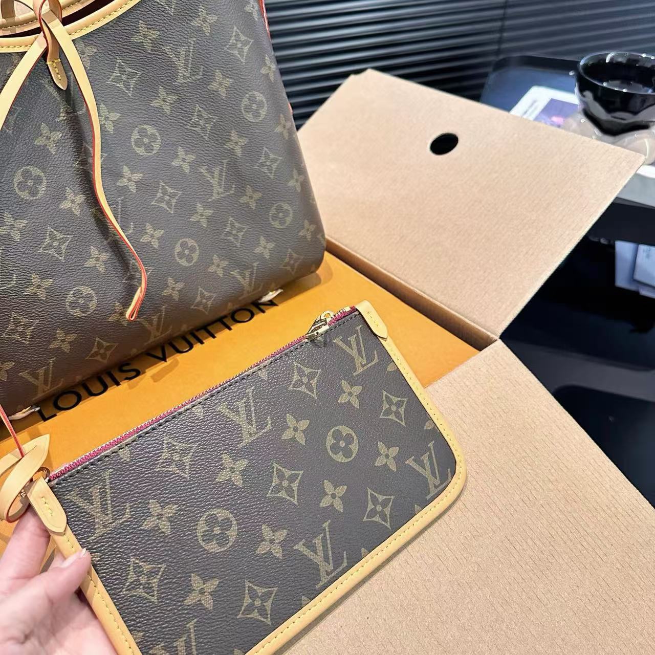 LV老眼用ショルダーバッグ【50％割引+送料無料】