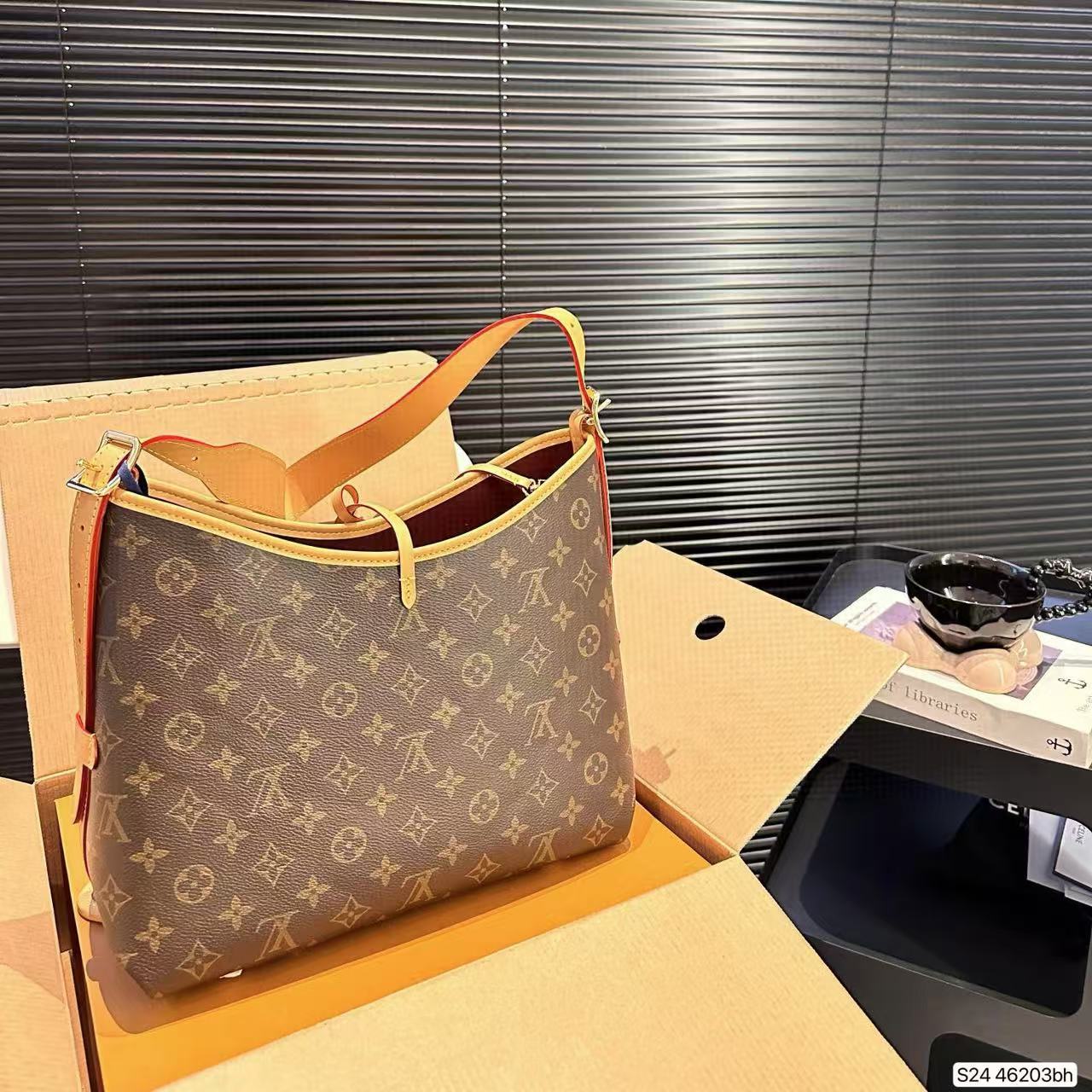 LV老眼用ショルダーバッグ【50％割引+送料無料】