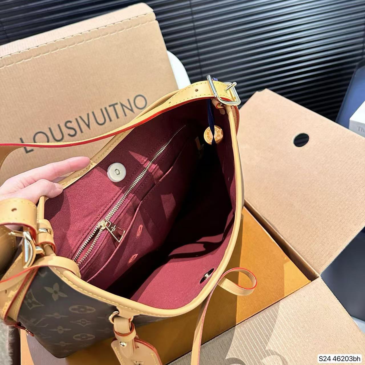 LV老眼用ショルダーバッグ【50％割引+送料無料】