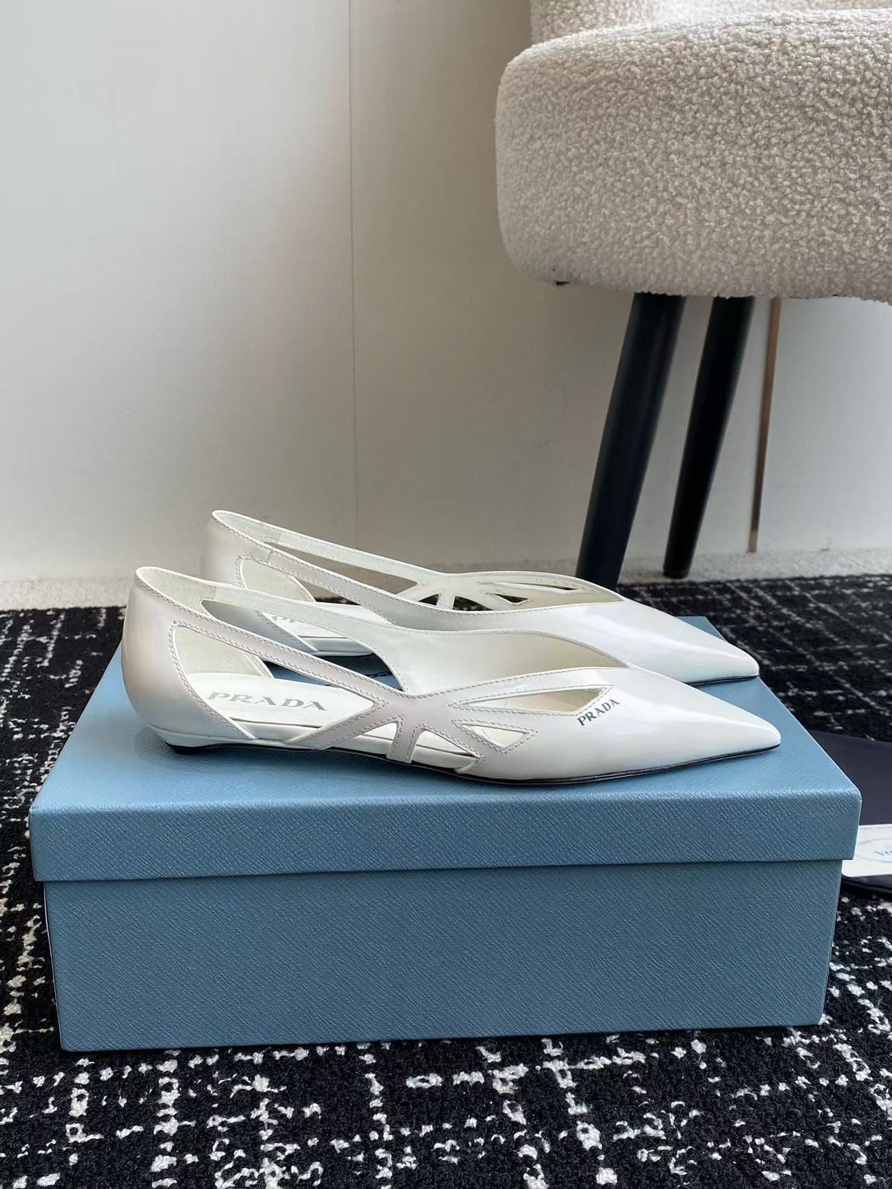 PR4DA 高品質ポインテッドトゥフラット【50％割引+送料無料】