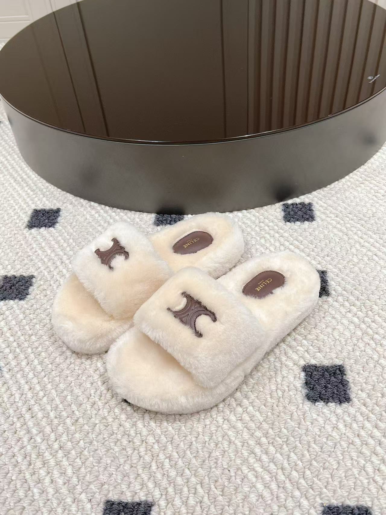 CEL1NE 高品質凱旋門ぬいぐるみスリッパ【50％割引+送料無料】